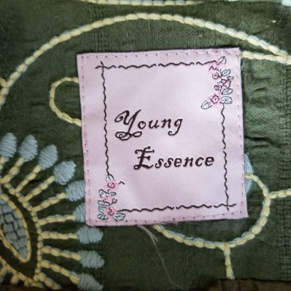 Young Essence Coat Green Floral Embroidered - Picture 8 of 8